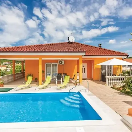 Mari House Holiday home
