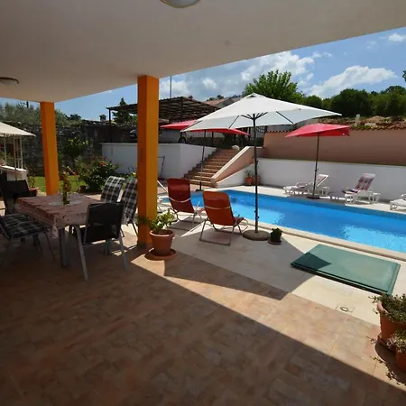 Mari House Holiday home