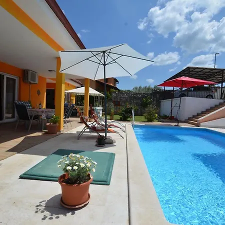 Mari House Holiday home *