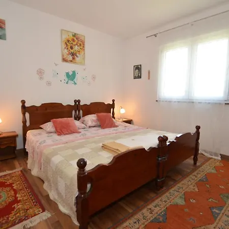 Mari House Holiday home *